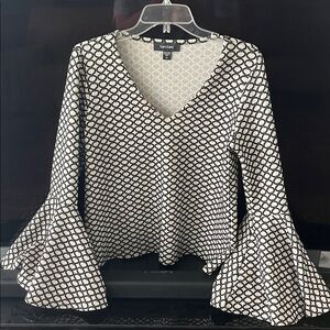 Karen Kane Black and White Geometric Blouse Sz M